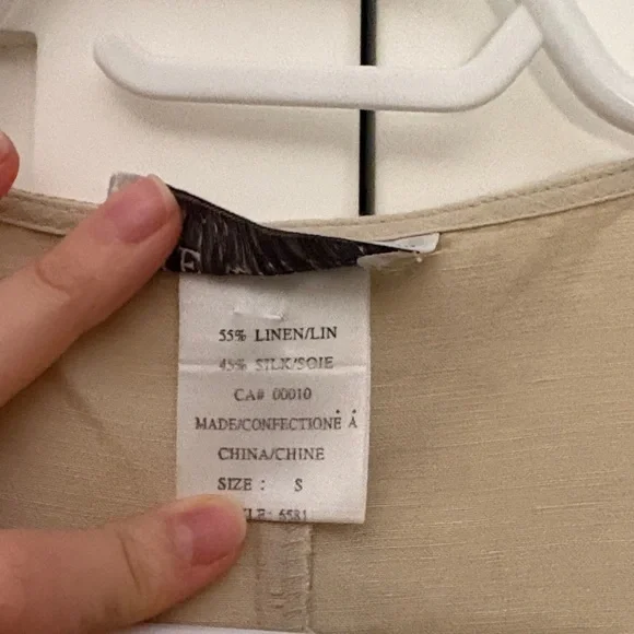 Linen Button-Up Vest - Picture 3 of 4